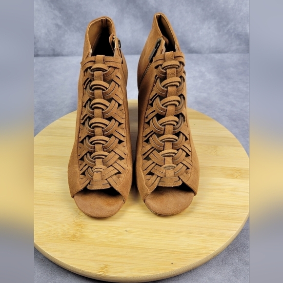 Michael Kors Wesley Genuine Leather Bootie Heels size 10 M - Picture 1 of 11